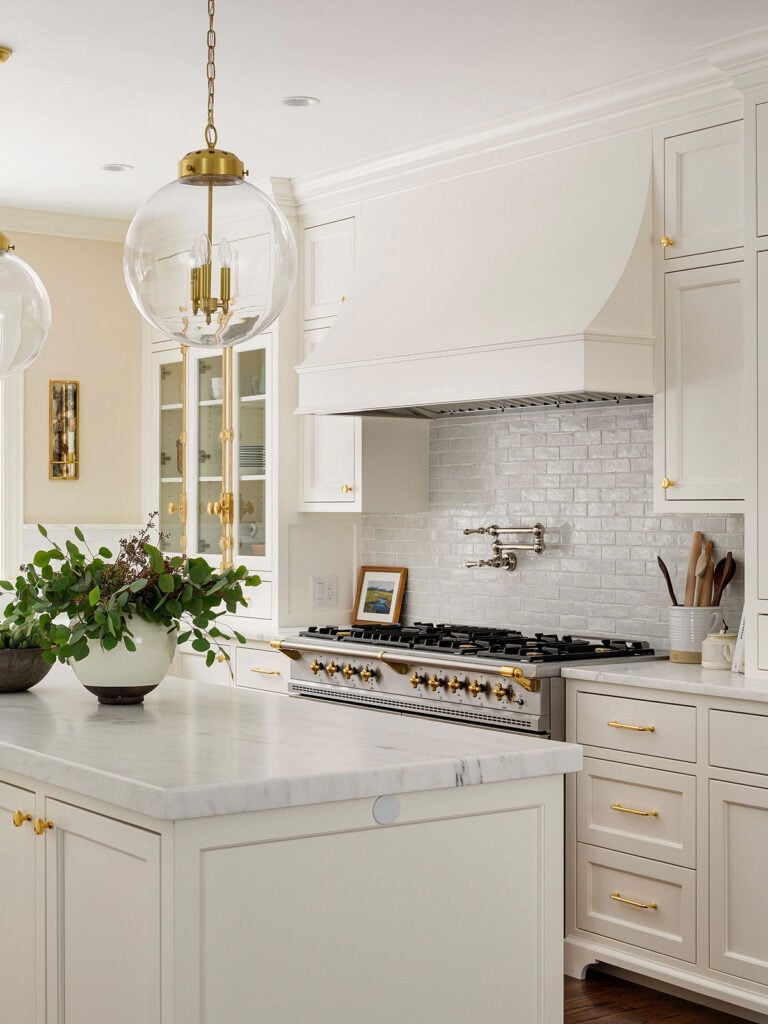 35 Beautiful White Kitchen Cabinets with Brass Hardware - Nikki's