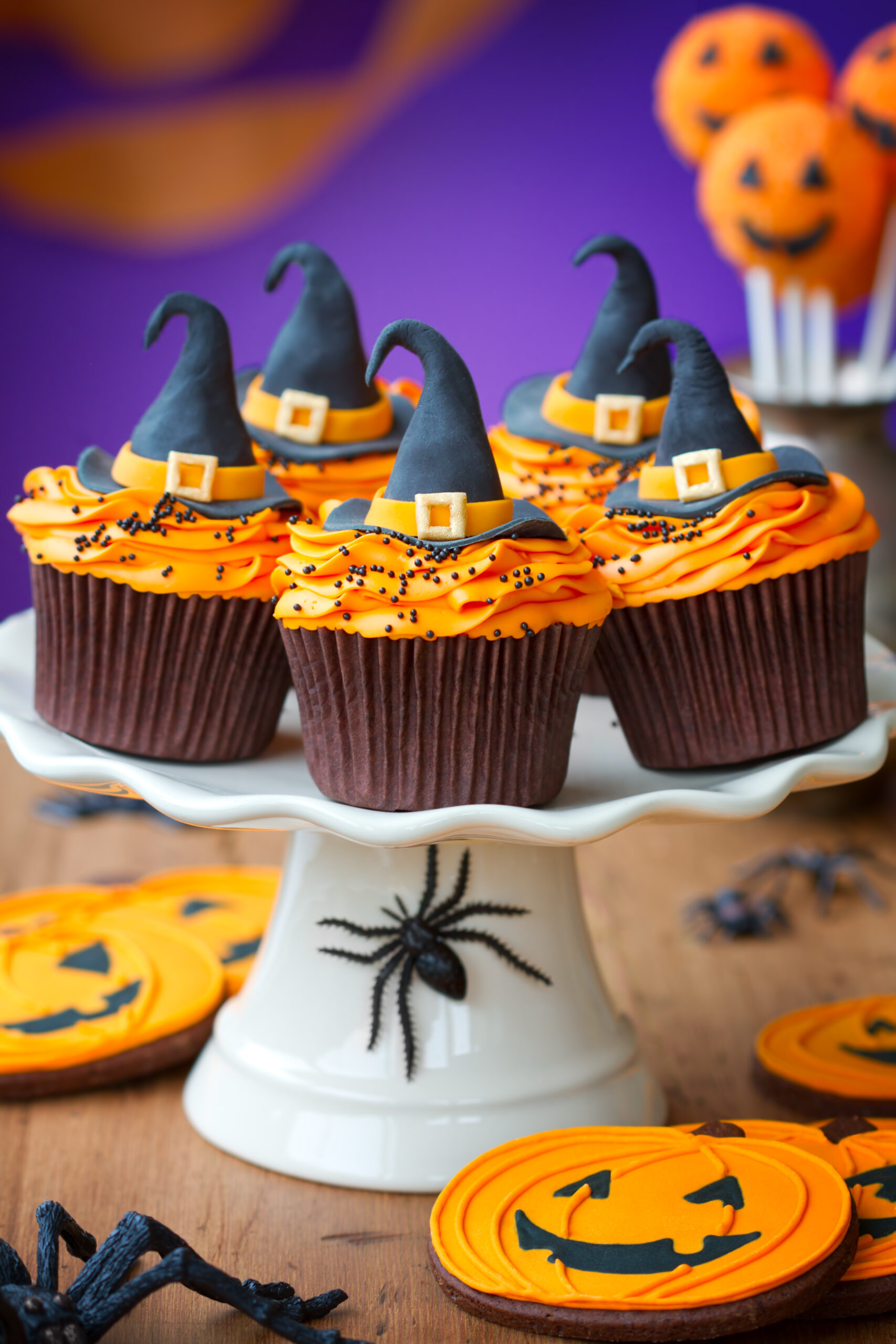 Easy Witch Hat Halloween Cupcakes - Nikki's Plate