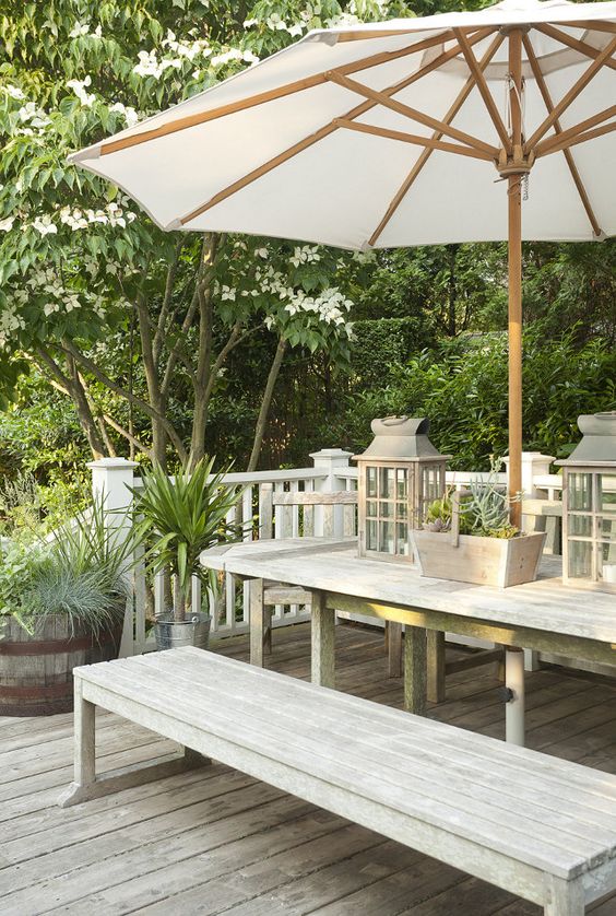 15 Deck Decorating Ideas: Get ready to transform your deck into the ultimate retreat with our 15 easy and stylish decorating ideas. From cozy lighting to lush greenery, discover how to create your outdoor paradise. 🌿✨