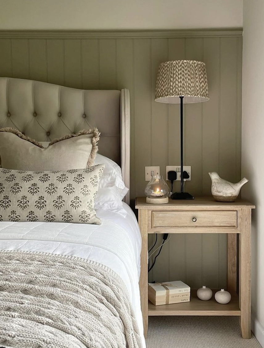 Craft the ultimate guest bedroom sanctuary with our top 10 tips! Discover how to blend coziness, functionality, and thoughtful touches to make your guests feel right at home.