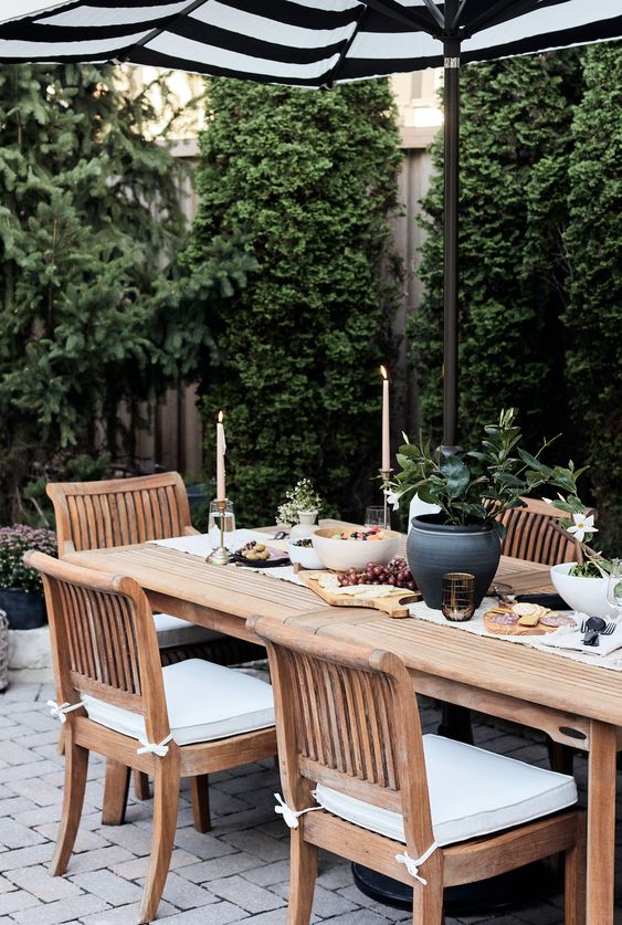 10 Tips to Elevate Your Outdoor Dining with Stylish Table Decor; Dive into my latest blog where I spill the tea on transforming your outdoor dining into a stylish rendezvous. From nature-inspired centerpieces to mood-setting lighting, I've got the tips and tricks to make your al fresco meals unforgettable. 