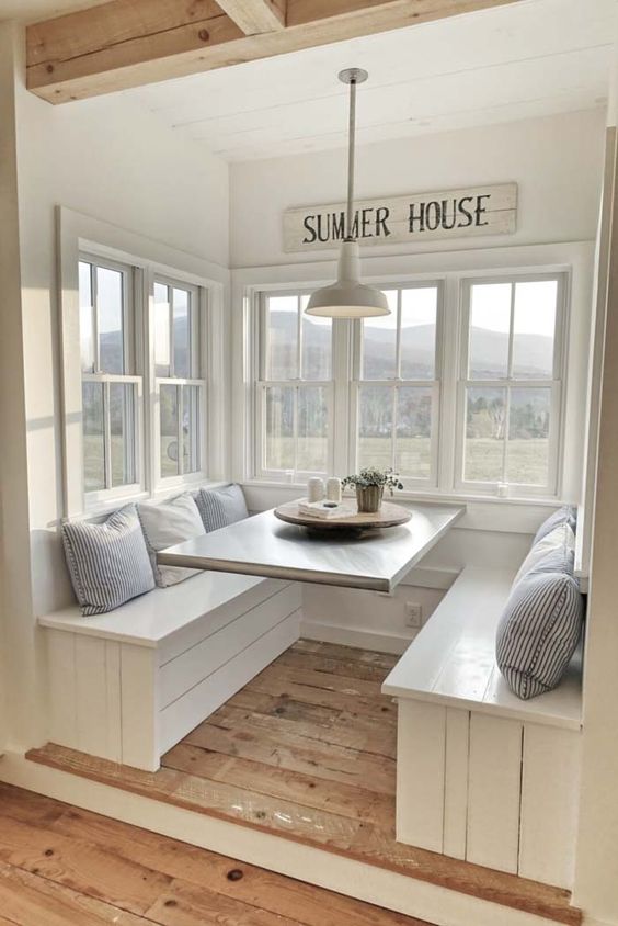 Dive into my guide for creating a modern farmhouse breakfast nook that's equal parts cozy and chic. Discover how to create a rustic breakfast nook that's trendy and timeless!