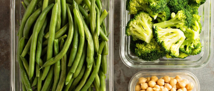 Discover top meal prep tips for students looking to save time and eat healthy during the week. Efficient, easy-to-follow guide for busy schedules.