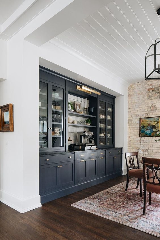 Elevate your dining room with custom built-ins that blend sophistication with practical storage – perfect for any style of home. Discover the beauty and functionality of dining room built-ins in this latest blog post.