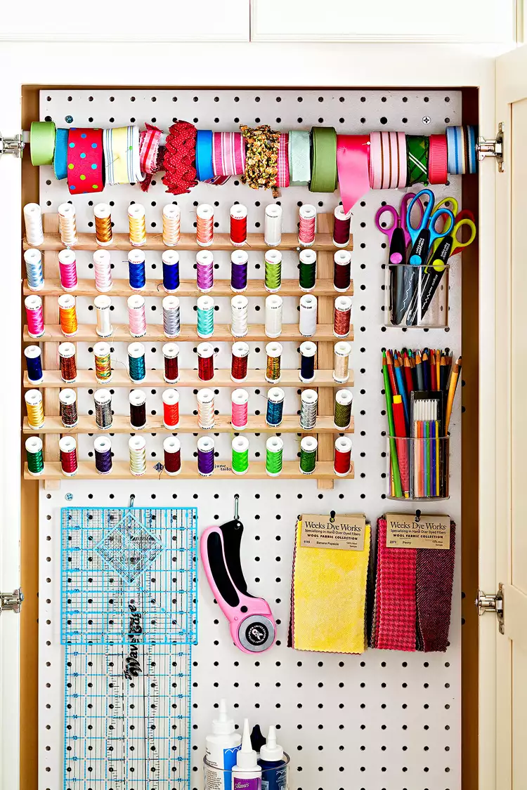 Looking to give your rooms a fresh vibe with a functional twist? Explore these top 25 easy pegboard wall ideas to spruce up any space in your home with stylish and practical flair.