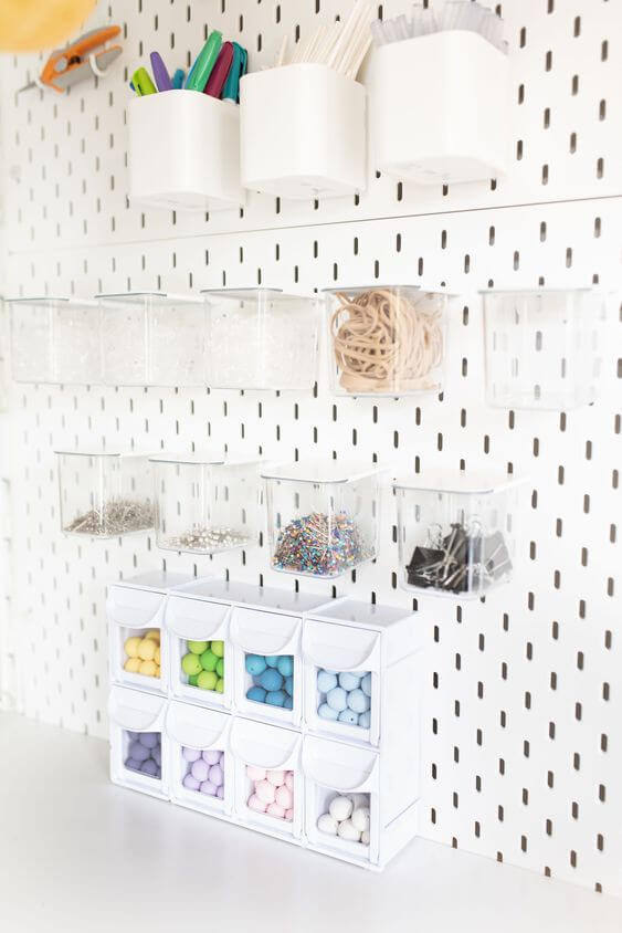 Looking to give your rooms a fresh vibe with a functional twist? Explore these top 25 easy pegboard wall ideas to spruce up any space in your home with stylish and practical flair.