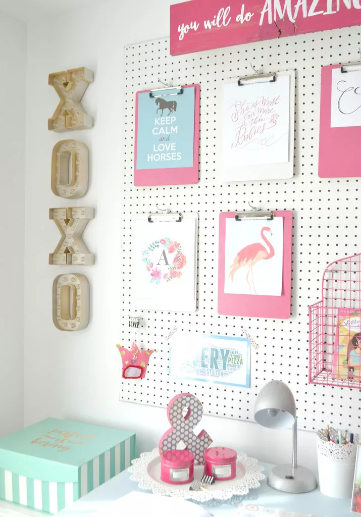 Looking to give your rooms a fresh vibe with a functional twist? Explore these top 25 easy pegboard wall ideas to spruce up any space in your home with stylish and practical flair.