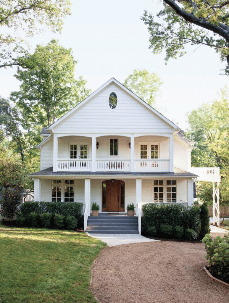 Here are 25 breathtaking white modern farmhouses that blend rustic charm with sleek contemporary design.