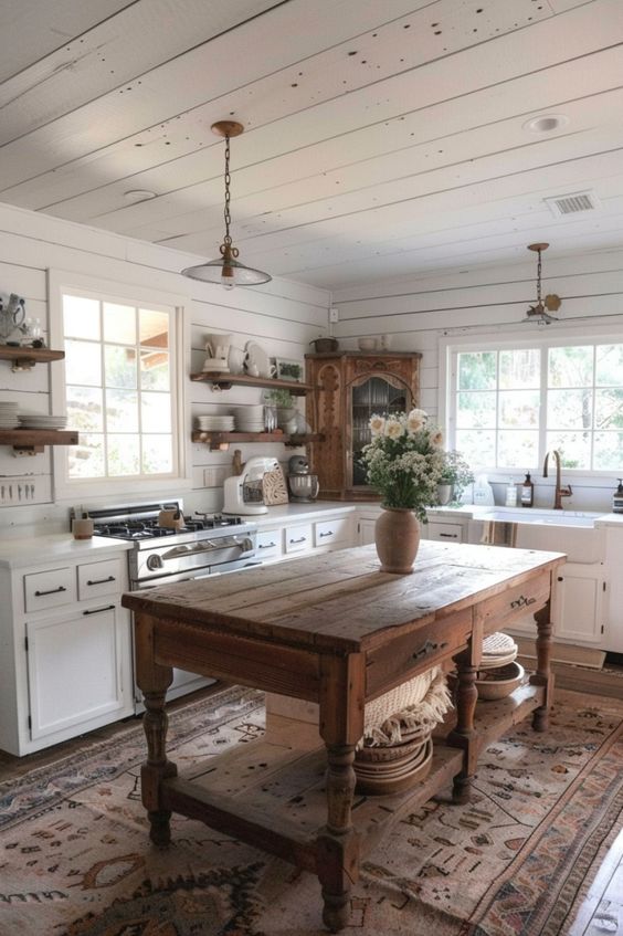 Dive into the cozy world of traditional farmhouse style with our expert guide. Discover how to blend rustic charm with modern flair to create a space that's all about warm welcomes and relaxed vibes. Your dreamy, homespun haven awaits!