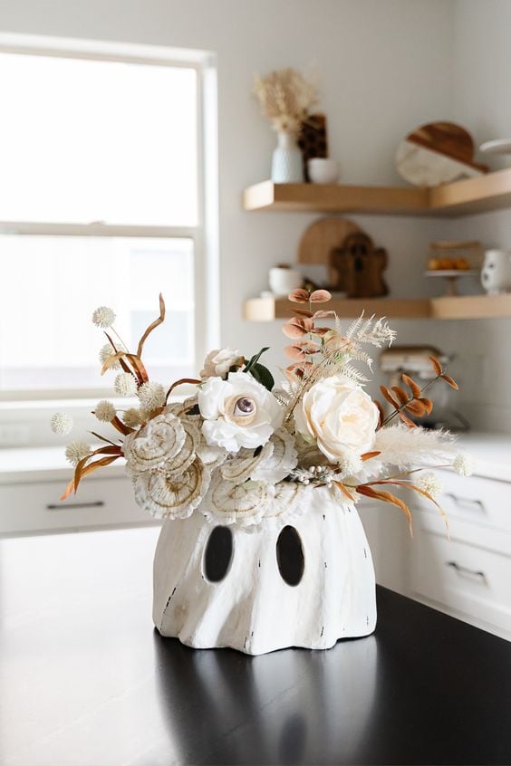  Discover 15 unbeatable Halloween ghost decor ideas to spookify your space! From eerie DIY projects to hauntingly beautiful decorations, find the perfect inspiration to make your home a ghostly wonder this Halloween season.