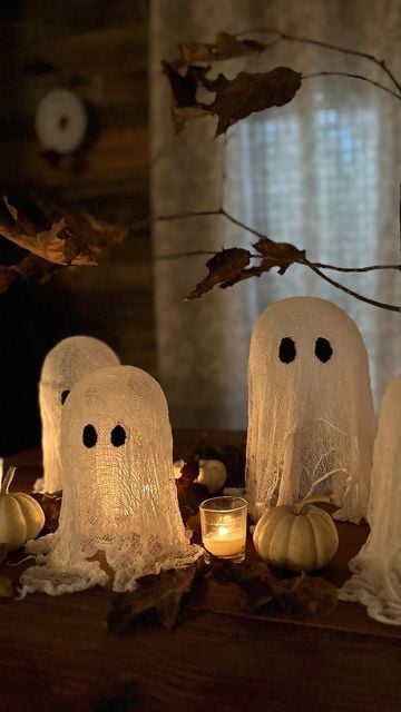 Discover 15 unbeatable Halloween ghost decor ideas to spookify your space! From eerie DIY projects to hauntingly beautiful decorations, find the perfect inspiration to make your home a ghostly wonder this Halloween season.