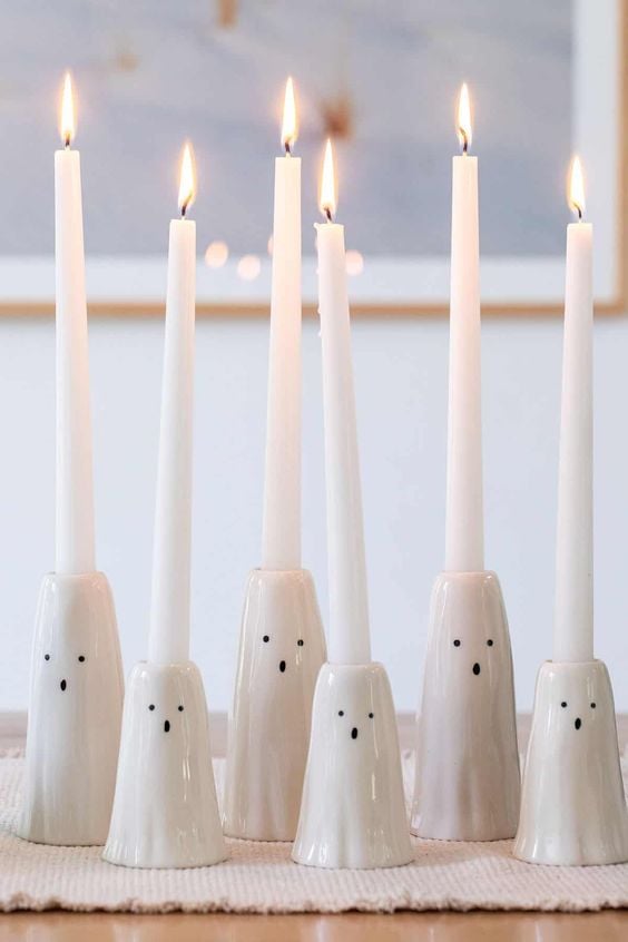 Discover 15 unbeatable Halloween ghost decor ideas to spookify your space! From eerie DIY projects to hauntingly beautiful decorations, find the perfect inspiration to make your home a ghostly wonder this Halloween season.