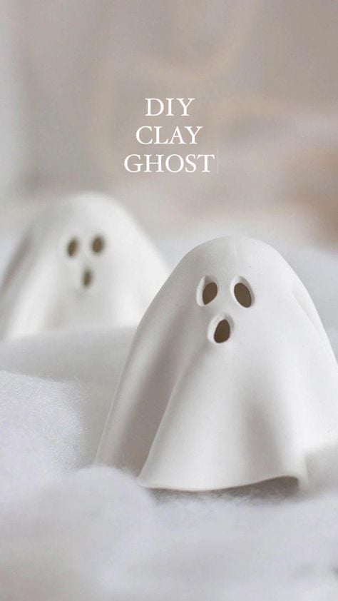 Discover 15 unbeatable Halloween ghost decor ideas to spookify your space! From eerie DIY projects to hauntingly beautiful decorations, find the perfect inspiration to make your home a ghostly wonder this Halloween season.