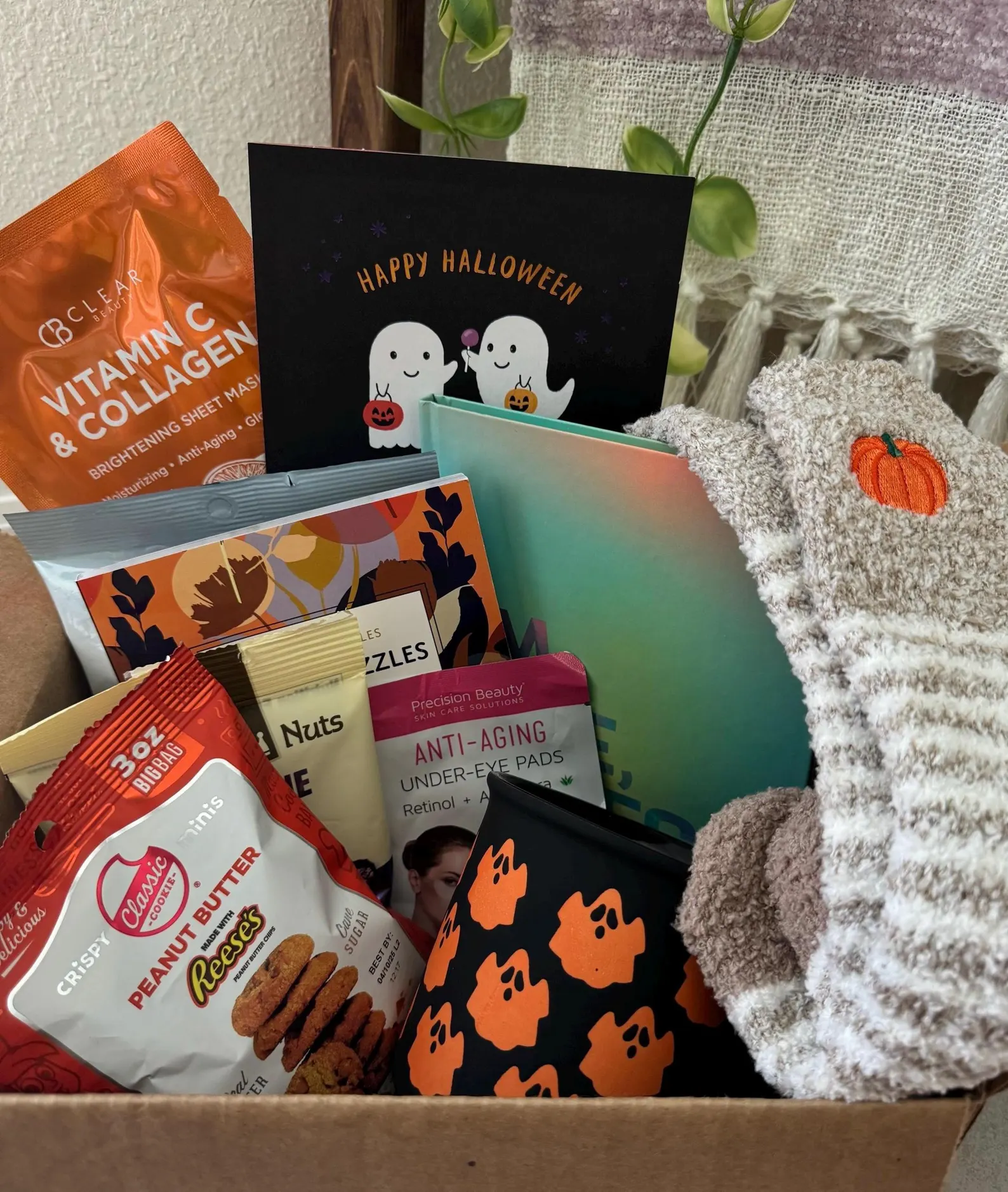 Surprise your wife or girlfriend this Halloween with theses boo basket ideas! Packed with tips on cozy, spooky, and sweet gifts, my guide helps you create a thoughtful surprise she'll absolutely adore.