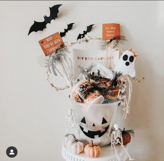 Surprise your wife or girlfriend this Halloween with theses boo basket ideas! Packed with tips on cozy, spooky, and sweet gifts, my guide helps you create a thoughtful surprise she'll absolutely adore.