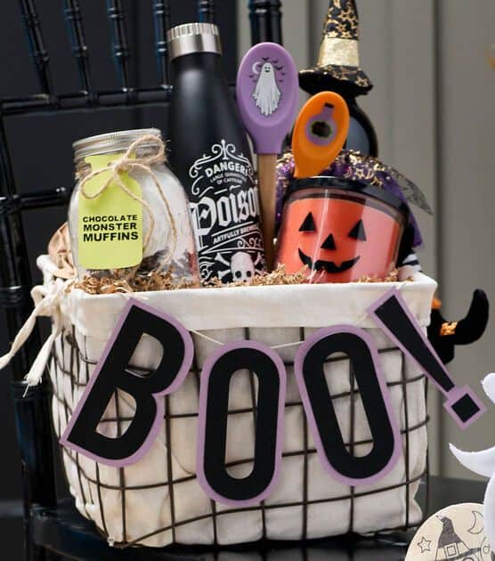 Surprise your wife or girlfriend this Halloween with theses boo basket ideas! Packed with tips on cozy, spooky, and sweet gifts, my guide helps you create a thoughtful surprise she'll absolutely adore.