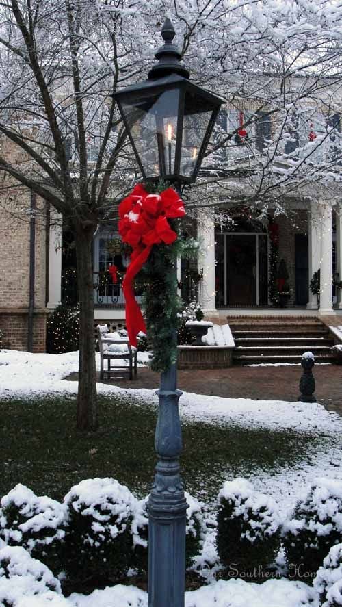 25 Festive Christmas Lamp Post Decor Ideas - Sprinkle a bit of holiday magic on your curb appeal with these top 25 Christmas lamp post decoration ideas! Discover ways to light up your street with a cozy, festive glow that’ll have neighbors smiling all season long.