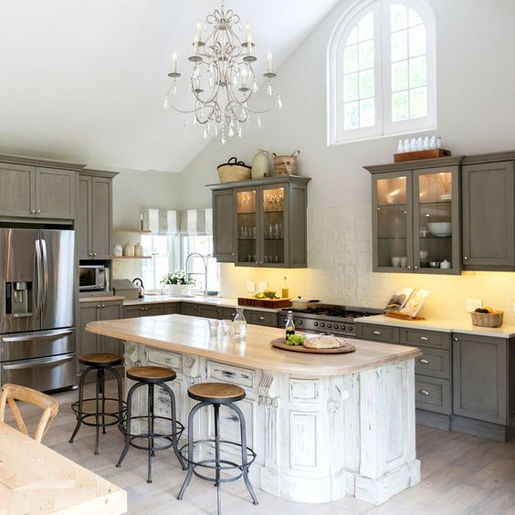 Discover inspiring kitchen island pendant lighting ideas in this blog post. From elegant singles to statement trios and more, find the perfect lighting to elevate your kitchen's style and functionality.