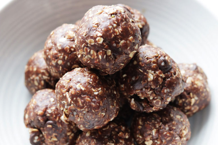 No Bake Chocolate Peanut Butter Balls {Vegan + GF} - Nikki's Plate