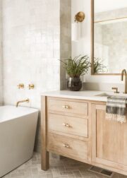 6 Bathroom Decor Tips To Transform Your Space - Nikki's Plate