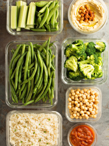 Discover top meal prep tips for students looking to save time and eat healthy during the week. Efficient, easy-to-follow guide for busy schedules.
