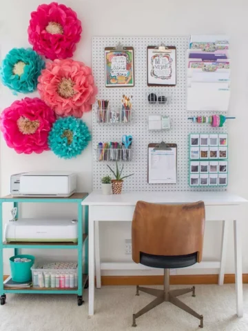 Looking to give your rooms a fresh vibe with a functional twist? Explore these top 25 easy peg wall ideas to spruce up any space in your home with stylish and practical flair.