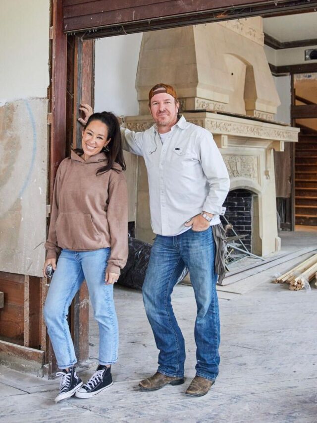 10 BEST LIVING ROOMS BY JOANNA GAINES