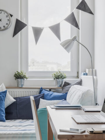 How to Create the Ultimate Student Room Setup! Learn how to set up a space that caters to all your academic needs and becomes your sanctuary.