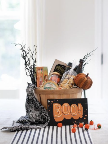 Surprise your wife or girlfriend this Halloween with theses boo basket ideas! Packed with tips on cozy, spooky, and sweet gifts, my guide helps you create a thoughtful surprise she'll absolutely adore.